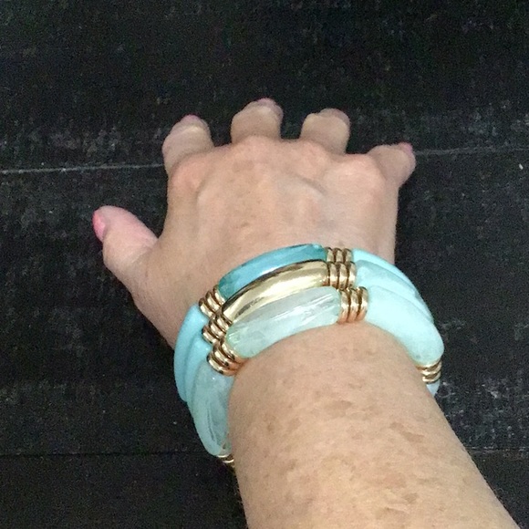 NWT Jolli Molli Boutique Set Of 3 Aqua Stretch Bracelets! - Picture 2 of 2